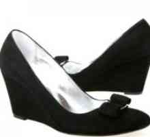 Черни обувки клинове
