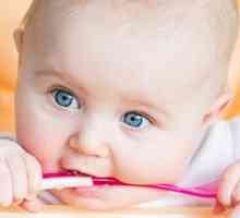 Как да се научи детето да яде с лъжица