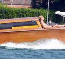 Кейт Мос в прозрачно бельо почивка във Венеция с приятеля си