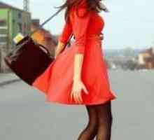 Червена рокля с черни чорапогащи