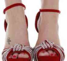 Червени сандали на висок ток