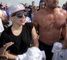 Лейди Гага и Тейлър Кини облян в ледена вода