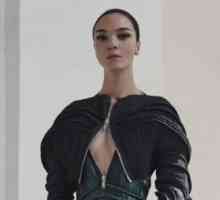Mariacarla Boscono и Бела Хадид представи нова колекция от дрехи круиз Givenchy