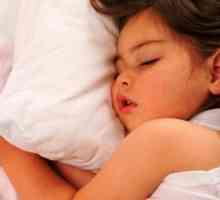 Защо едно дете хърка в съня си?