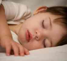 Защо едно дете шлайфане зъбите си в съня си