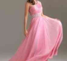Розова рокля на пода
