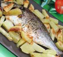 Риба печена с картофи