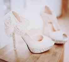 Сватбени обувки за булката