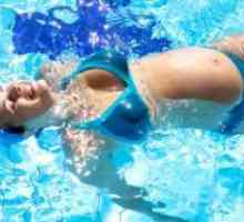 Упражнения за бременни жени в басейна