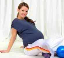 Упражнение върху топката за бременни жени