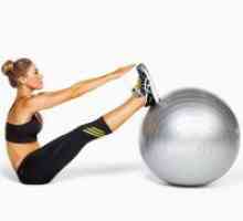 Упражнение върху топката и корема отслабване
