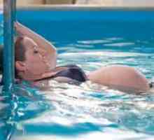 Класове в басейна за бременни жени