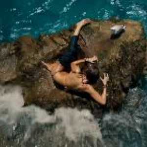 Актрисата Блейк Лайвли се опита върху образа на отчаяна сърфист