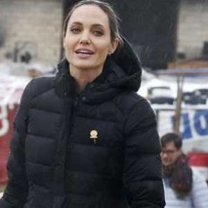 Анджелина Джоли: силен политическа декларация за мюсюлманите и имигрантите