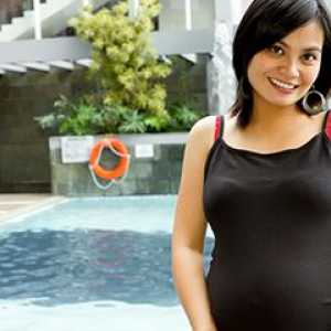 Какво полезно уроци в басейна за бременни жени