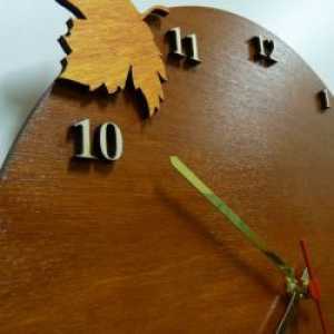 Дървен стенен часовник