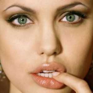 Перфектни устните на Анджелина Джоли