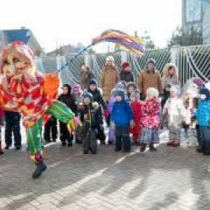 Карнавални игри за деца на улицата
