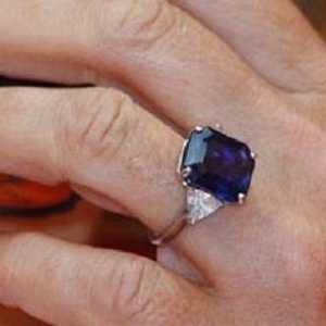 Елизабет Хърли и Шейн Уорн - кой получава пръстен с сапфир?