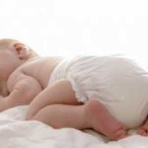 Как да се лекува бодлив топлина при новороденото?