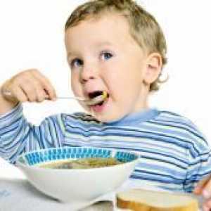 Как да се научи детето си сами да се яде?