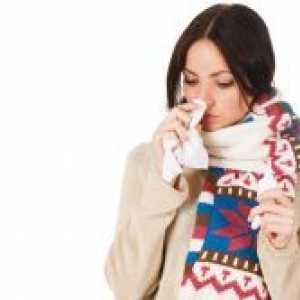 Как да се разграничат една студена от алергичен ринит?