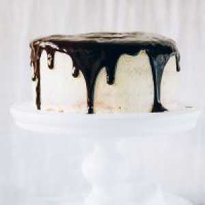 Как да се готви шоколадова глазура за торта?