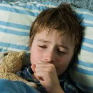 Как да се успокои кашлица при дете през нощта?