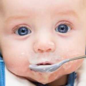 Кога да се въведат твърди храни бебета?