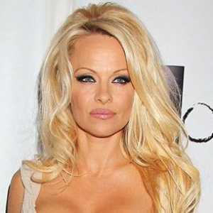 Pamela Anderson възстановен от хепатит С