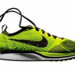 Светло зелено Nike маратонки