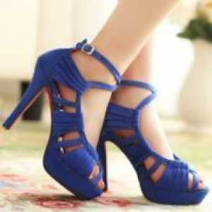 Сини сандали