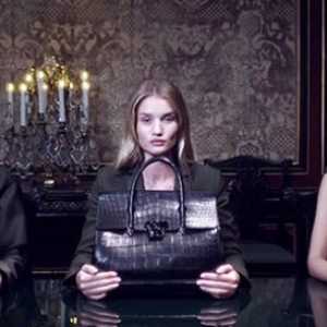 Само три супермодели в реклама Versace чанти