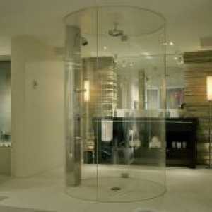 Стъклена преграда в банята