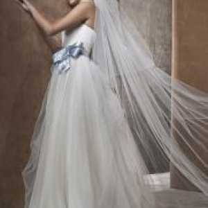 Сватбена рокля с лък