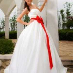 Сватбени рокли с червен колан