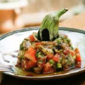 Топла салата от патладжан, чушки и домати