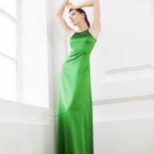 Зелена дълга рокля